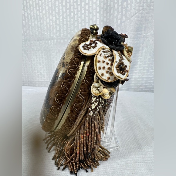 Mary Frances Beaded Lion Face Novelty Clutch Crossbody Purse - Picture 5 of 8